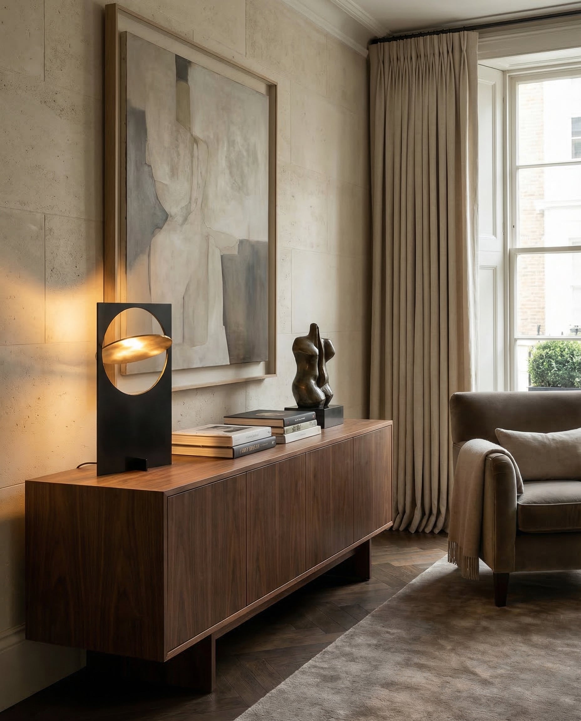 Valtren Disc Table Lamp